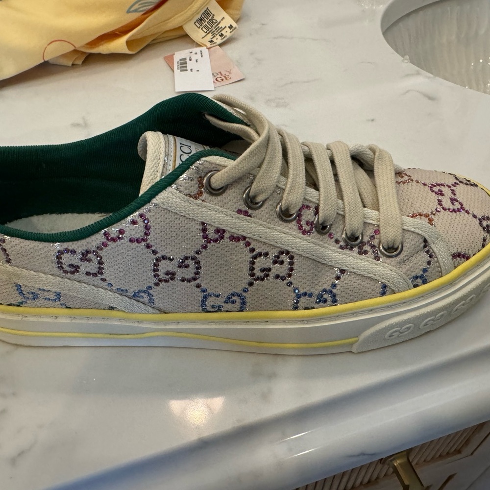 Worn once! Gucci 1977 tennis shoes size 7.5